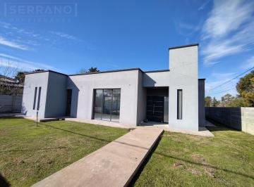 Casa · 126m² · 4 Ambientes · 1 Cochera · Venta. Casa 4 Ambientes. Losa Radiante. Lote 886 m². Barrio Parque Sakura. Exaltación de La Cruz