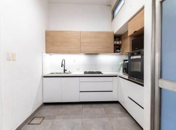 Casa · 82m² · 4 Ambientes · PH Al Frente Dos Dorm. en Pleno Centro