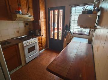 PH · 95m² · 2 Ambientes · 1 Cochera · PH en Pleno Centro