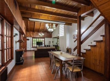 Casa · 350m² · 4 Ambientes · 2 Cocheras · Casa de Dos Plantas en Exelente Ubicacion