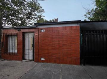 Casa · 150m² · 4 Ambientes · 1 Cochera · Oportunidad Casa Amplia con Departamento Independiente