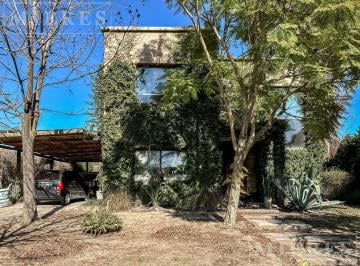 Casa · 180m² · 5 Ambientes · 4 Cocheras · Casa a La Venta en San Francisco, Villanueva