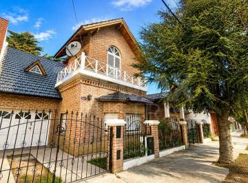 Casa · 356m² · 5 Ambientes · 2 Cocheras · Casa 3 Dorm. en Barrio Pueyrredón Apta Cred