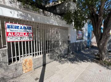Terreno , Velez Sarsfield · Casa 4 Ambientes "Regular Estado" Lote Propio con Jardin Parrilla y Terraza.