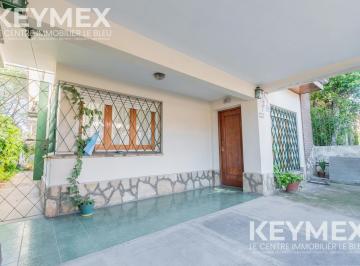 Casa · 120m² · 4 Ambientes · 1 Cochera · Casa en Venta 4 Ambientes con Patio y Parrilla en Adrogué