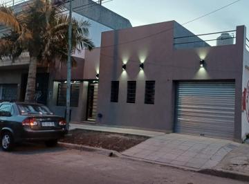 Casa · 110m² · 4 Ambientes · 1 Cochera · Venta Casa a Estrenar en Planta Baja con Pileta en Moron