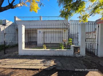 Casa · 120m² · 3 Ambientes · 1 Cochera · Venta de Casa 3 Ambientes con Amplio Jardin