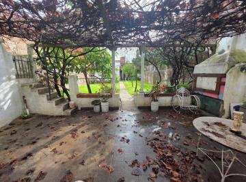 Casa · 120m² · 3 Ambientes · 1 Cochera · Venta de Casa Lote Propio con Galeria y Parrillaen Virreyes / Oportunidad