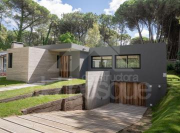 Casa de 4 ambientes, Cariló · Casa Lista Para Mudarte! en Una Planta con Piscina, a Estrenar