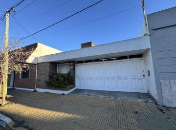 Casa · 225m² · 2 Ambientes · 1 Cochera · Casa en Ensenada