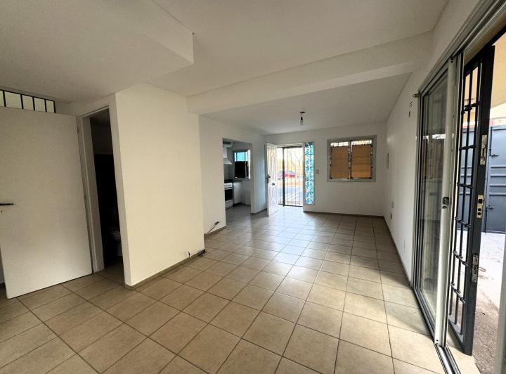 Casa · 80m² · 4 Ambientes · 2 Cocheras