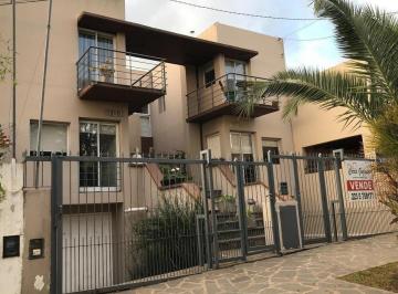 Casa · 144ha · 3 Ambientes · 1 Cochera · Moderno Triplex 3 Amb con Dependencia de Servicio C/ Garage Z/san Carlos