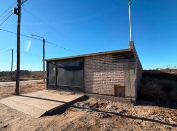 Casa de 4 ambientes, Centenario · Casa en Esquina con Piscina | 2 Dorm. | Apta Crédito Hipotecario | Centenario