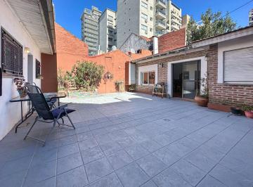 Casa · 170m² · 5 Ambientes · 1 Cochera · Venta Casa 5ambs. con Cochera. Quincho y Patio.