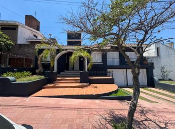 Casa de 9 ambientes, Córdoba · Alquilo Hermosa Casa Ubicada en Parque Chacabuco Impecable Ubicacion Privilegiada