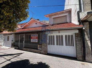Casa de 3 ambientes, Mar del Plata · Chalet en Chauvín | Vivienda o Uso Profesional | Cochera | Apta Crédito