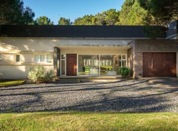 Casa · 200m² · 5 Ambientes · 1 Cochera · Casa en Alquiler La Herradura Pinamar