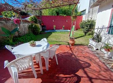 Casa · 220m² · 5 Ambientes · Casa Interna en Barrio Parque