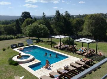 Casa · 65m² · 2 Dormitorios · 1 Cochera · Cabaña 2. Hab - Pileta - Cochera - Parque