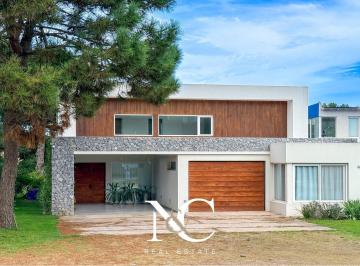 Casa · 266m² · 5 Ambientes · 1 Cochera · Casa en Venta en Residencial II