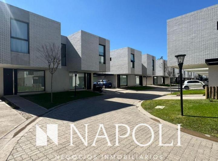 Casa · 120m² · 4 Ambientes · 1 Cochera