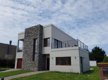 Casa · 230m² · 4 Ambientes · 1 Cochera · Alquiler 24 Meses Casa 4 Ambientes Rumenco