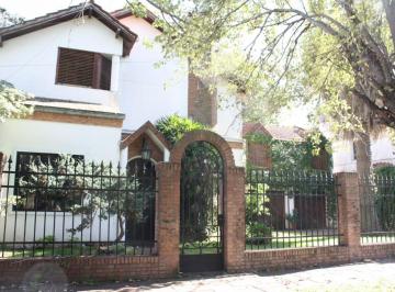 Casa de 7 ambientes, Almirante Brown · Excelente Casa con Gran Lote a La Venta en Adrogue
