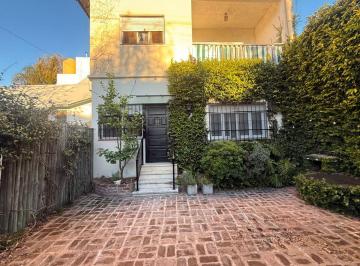PH · 66m² · 3 Ambientes · 1 Cochera · Alquiler PH 3 Amb C Patio y Parrilla en El Bajo Si