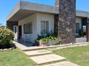 Casa · 270m² · 4 Ambientes · 2 Cocheras · Venta Casa 2 Dorm Cercano a Mendiolaza Cordoba