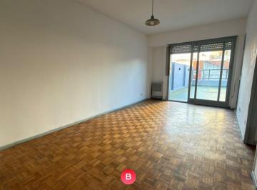 Departamento de 2 ambientes, Velez Sarsfield · Semipiso 2 Ambientes en Alquiler con Cochera y Doble Patio