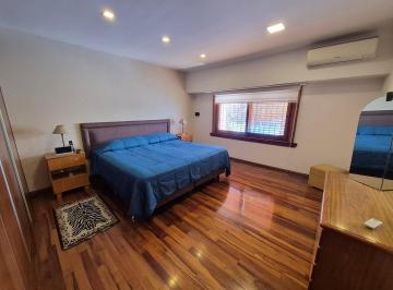 Casa · 255m² · 4 Ambientes · 3 Cocheras · Chalet Apto Credito con 3 Dorm. en Venta en Quilmes Oeste, Quilmes, G. B. a. Zona Sur