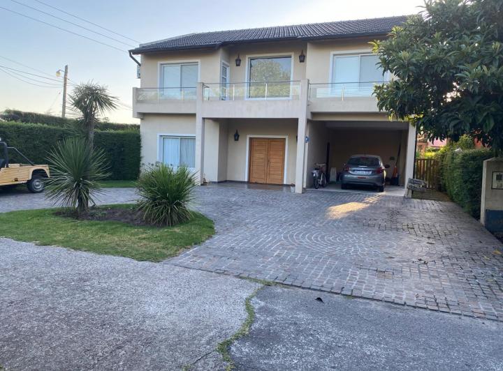Casa · 150m² · 5 Ambientes · 1 Cochera