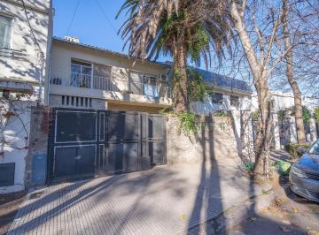 Casa · 200m² · 4 Ambientes · 2 Cocheras · Casa en Venta en Vicente López 5 Ambientes con Enorme Jardín