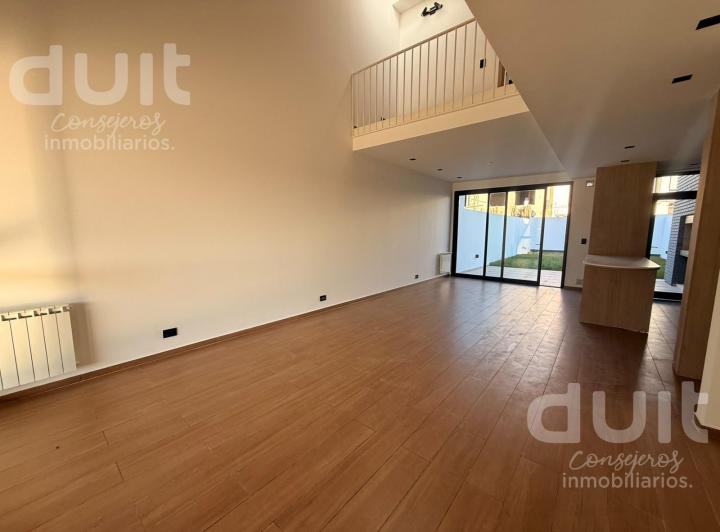 Casa · 145m² · 5 Ambientes · 2 Cocheras