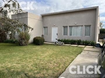Casa · 122m² · 5 Ambientes · 2 Cocheras · Venta Casa en Los Arces