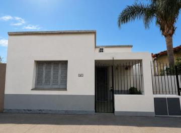 PH · 72m² · 3 Ambientes · PH Tipo Casa 3 Ambientes con Patio en Haedo! No Dudes en Consultar!