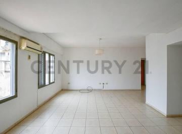 Departamento · 71m² · 3 Ambientes · Departamento en Venta en La Plata de 2 Dorm. y Baulera