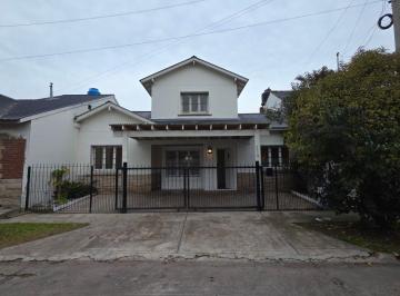 Casa de 4 ambientes, Mar del Plata · Chalet de 4 Ambientes con Patio y Entrada de Auto. San Carlos.