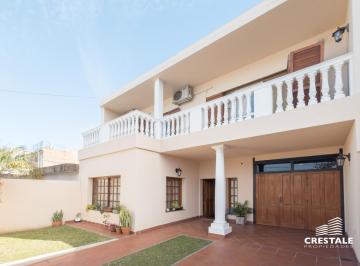 Casa · 282m² · 6 Ambientes · 3 Cocheras · Venta / Permuta - Casa 4 Dorm. con Piscina y Cocheras - La Florida, Rosario.