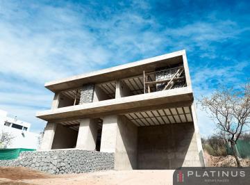 Casa · 280m² · 5 Ambientes · 2 Cocheras · Casa de 3 Dorm. en Country La Deseada - en Construccion