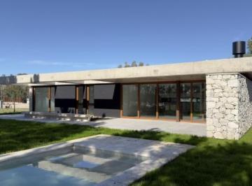 Casa · 152m² · 5 Ambientes · 4 Cocheras · Casa en Venta a Estrenar en City Bell