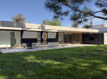 Casa · 152m² · 5 Ambientes · 4 Cocheras · Casa en Venta a Estrenar en City Bell