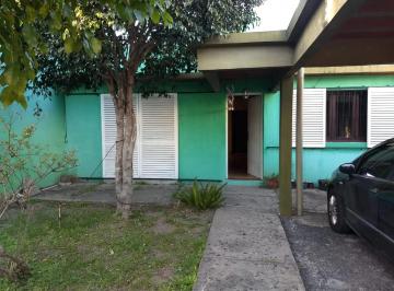 Casa de 4 ambientes, Lomas de Zamora · Venta - Casa 4 Ambientes con Garage, Gran Fondo Libre y Quincho Completo