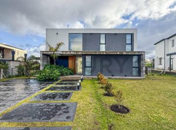 Casa · 295m² · 5 Ambientes · Venta Casa 5 Ambientes a Estrenar Rumencó Joven