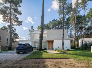 Casa · 250m² · 4 Ambientes · 1 Cochera · Casa en Alquiler Pinamar Alamos