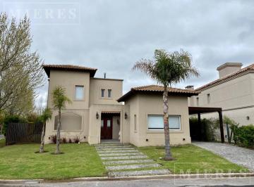 Casa · 170m² · 6 Ambientes · 3 Cocheras · Casa en Alquiler Temporario en El Barrio La Laguna