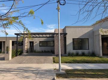 Casa de 5 ambientes, Mayor Drummond · Tittarelli Vende Excelente Casa a Estrenar en Barrio Rincon de Drummond