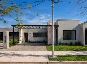 Casa de 5 ambientes, Mayor Drummond · Tittarelli Vende Excelente Casa a Estrenar en Barrio Rincon de Drummond