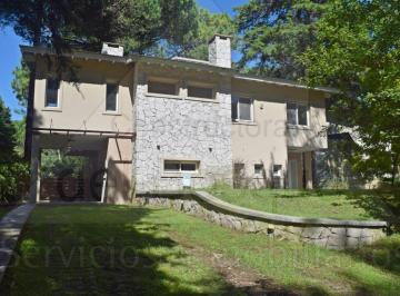 Casa de 4 ambientes, Cariló · Casa con Piscina y Jardín, Cercana Al Centro Comercial