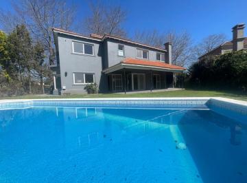 Casa · 300m² · 5 Ambientes · 4 Cocheras · Casa en Alquiler 5 Ambientes en Ayres de Pilar